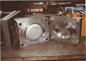 Polishing Mold Surfaces for Injection Molding